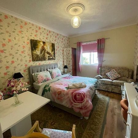 Redwood Lodge Westbury  Buitenkant foto