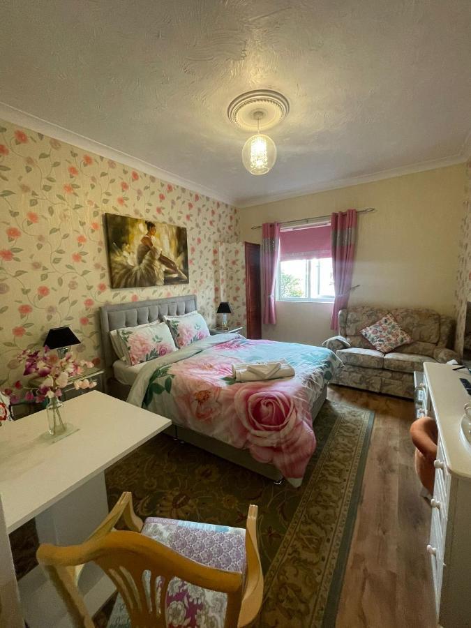 Redwood Lodge Westbury  Buitenkant foto