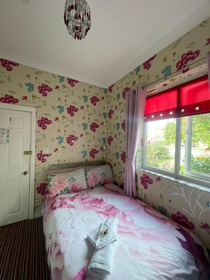 Redwood Lodge Westbury  Buitenkant foto
