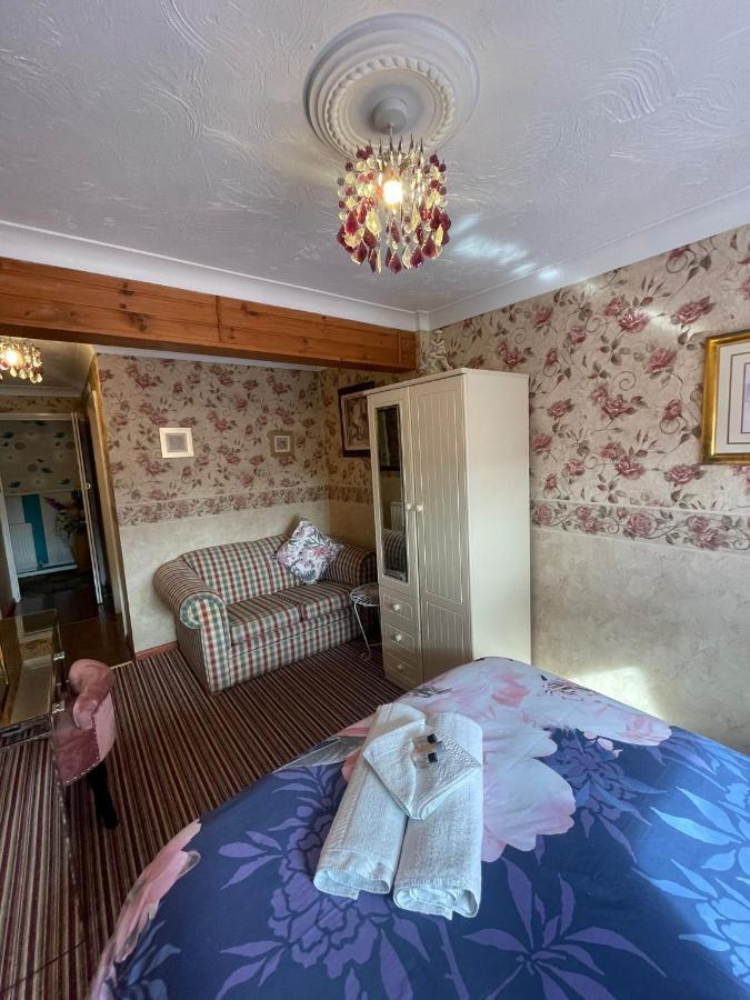 Redwood Lodge Westbury  Buitenkant foto